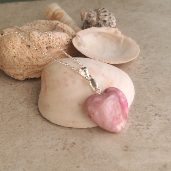 Beautiful Faux Rose Quartz Necklace - Picture 5 of 6